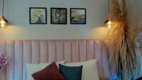 Snapshot of miaa_walker_ chatting on 12/16/25, 03:22 Mia online show from 12/16/25, 03:22