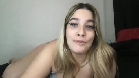 Mia Moji online show from 11/16/25, 02:11