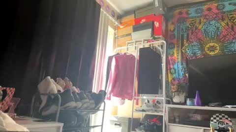 Mia online show from 09/19/25, 04:07