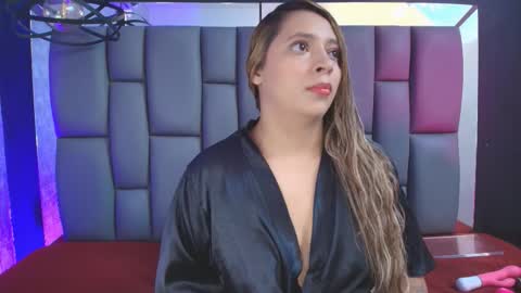 Mia online show from 09/19/25, 12:06