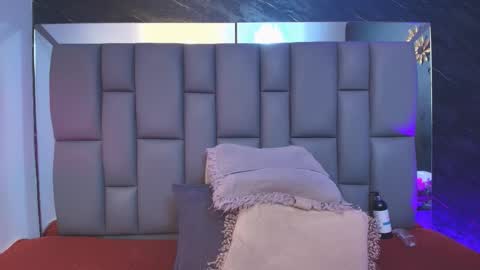 Mia online show from 10/09/25, 12:03