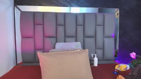 Mia online show from 11/14/25, 12:04