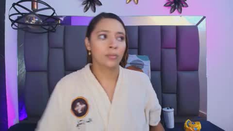 Mia online show from 01/11/26, 12:10