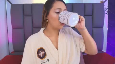 Mia online show from 02/04/26, 12:11