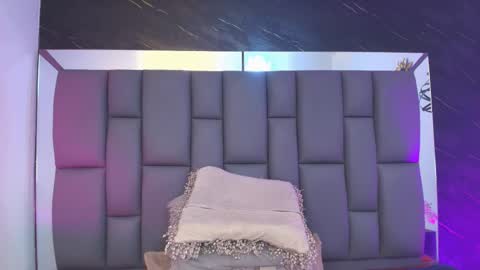 Mia online show from 02/26/26, 12:04