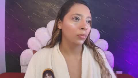 Mia online show from 04/10/26, 12:10