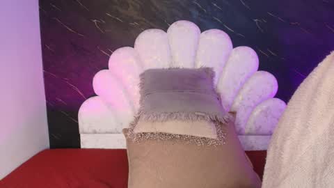 Snapshot of miaabrown__ chatting on 04/23/26, 12:04 Mia online show from 04/23/26, 12:04