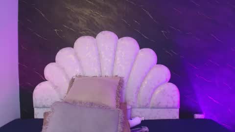 Snapshot of miaabrown__ chatting on 05/11/26, 12:11 Mia online show from 05/11/26, 12:11