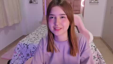 Snapshot of miaacute2 chatting on 07/13/26, 05:43 Mia online show from 07/13/26, 05:43