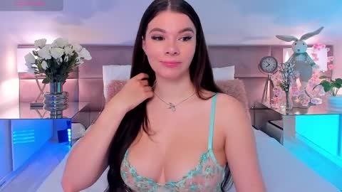 Mia online show from 04/09/26, 07:41