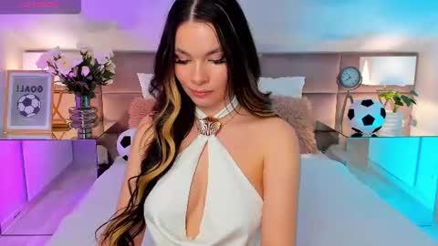 Snapshot of miaamuse chatting on 06/15/26, 07:05 Mia online show from 06/15/26, 07:05