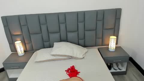 Snapshot of miaandmolly_ chatting on 01/11/25, 02:41 mia red hair molly short hair online show from 01/11/25, 02:41