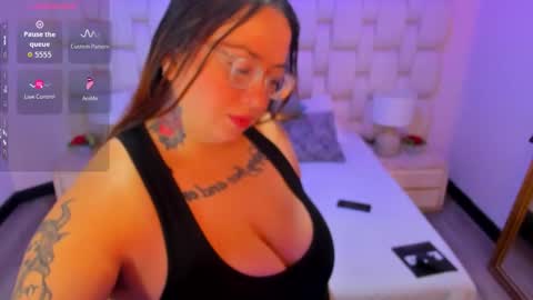 mia red hair molly short hair online show from 02/10/26, 10:30