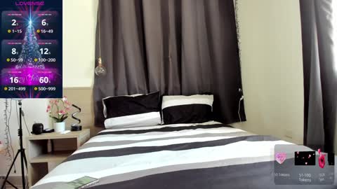 Snapshot of miaangel_ chatting on 12/31/24, 06:02 Mia Angel online show from 12/31/24, 06:02