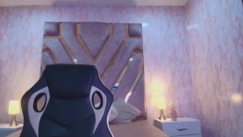 Im Miss Mia online show from 12/16/25, 08:03