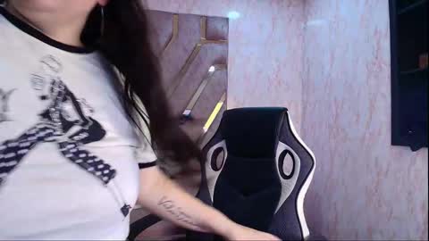 Im Miss Mia online show from 12/19/25, 08:27