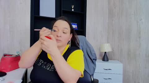 Im Miss Mia online show from 12/22/25, 07:44