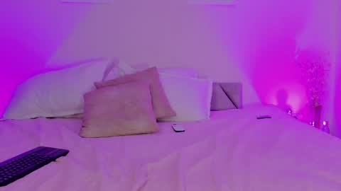 MiaaSummeer online show from 05/22/26, 12:22