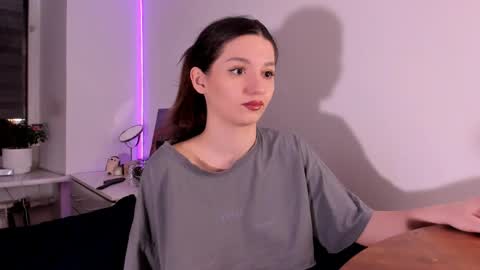 mia online show from 04/02/26, 11:02