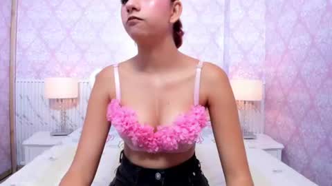 Mia online show from 06/11/26, 12:08