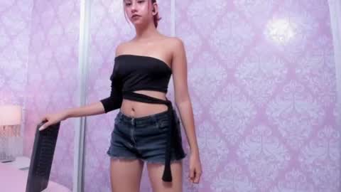 Mia online show from 06/25/26, 11:53