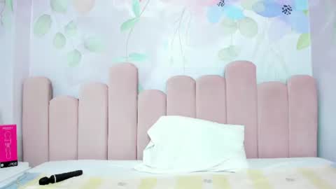 Mia online show from 07/04/26, 10:27