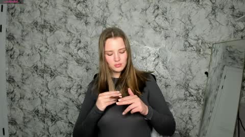 Mia online show from 03/31/26, 07:03