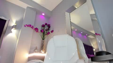 Snapshot of miacamille chatting on 06/17/26, 06:31 Mia Camille online show from 06/17/26, 06:31