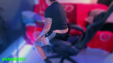 Mia online show from 12/02/25, 01:00