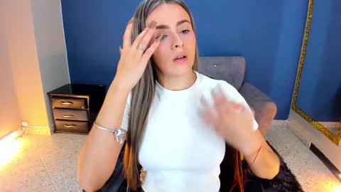 Snapshot of miacarperrlux chatting on 01/27/25, 12:01 MiaCarper online show from 01/27/25, 12:01