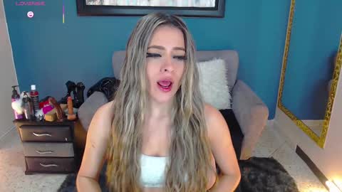 Snapshot of miacarperrlux chatting on 03/06/25, 12:10 MiaCarper online show from 03/06/25, 12:10