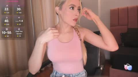 MiaCarper online show from 04/18/26, 09:15