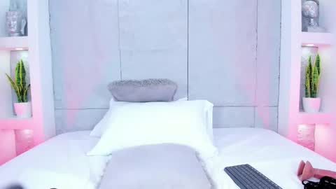 Snapshot of miacollson chatting on 10/27/25, 05:50 mia online show from 10/27/25, 05:50