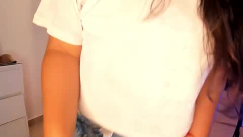 IG Yojanagomez  online show from 11/22/25, 05:34