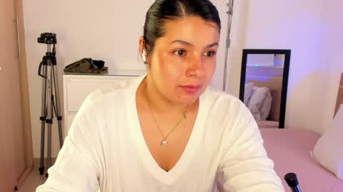 Snapshot of miadanielss chatting on 06/08/26, 02:23 IG Yojanagomez online show from 06/08/26, 02:23