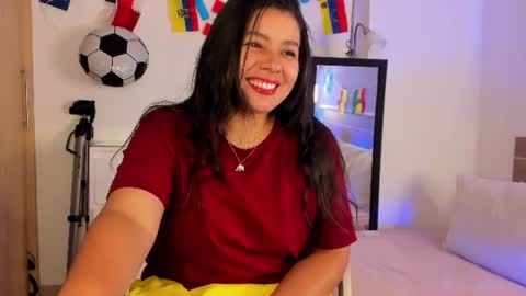 Snapshot of miadanielss chatting on 06/19/26, 04:22 IG Yojanagomez online show from 06/19/26, 04:22