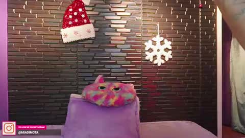 Snapshot of miadimota chatting on 12/07/24, 04:31 Mia online show from 12/07/24, 04:31