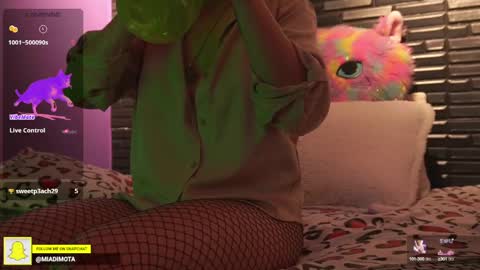 Snapshot of miadimota chatting on 12/14/24, 07:40 Mia online show from 12/14/24, 07:40