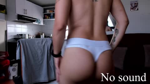 Snapshot of miadimota chatting on 01/16/25, 07:31 Mia online show from 01/16/25, 07:31