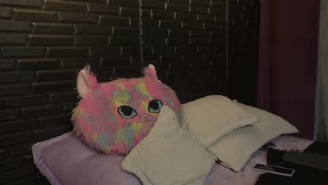 Snapshot of miadimota chatting on 01/23/25, 06:49 Mia online show from 01/23/25, 06:49