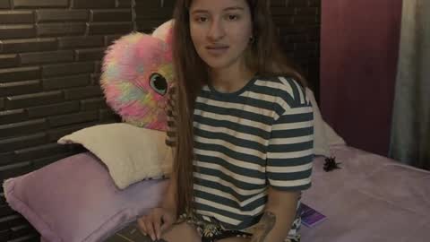 Snapshot of miadimota chatting on 01/26/25, 07:53 Mia online show from 01/26/25, 07:53