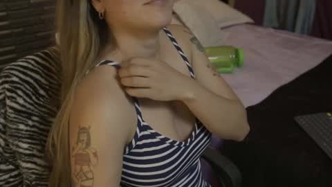 Snapshot of miadimota chatting on 01/27/25, 06:41 Mia online show from 01/27/25, 06:41