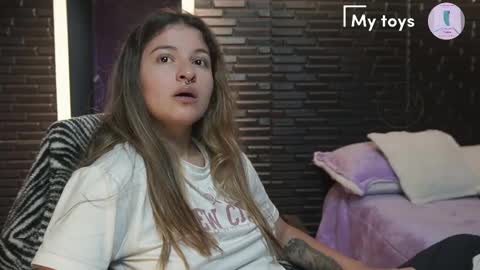 Snapshot of miadimota chatting on 02/14/25, 02:50 Mia online show from 02/14/25, 02:50