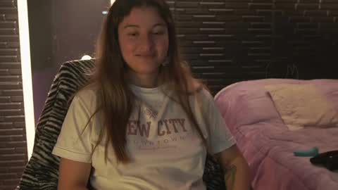 Snapshot of miadimota chatting on 02/15/25, 04:25 Mia online show from 02/15/25, 04:25