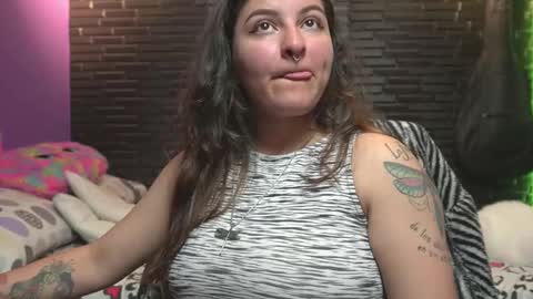 Snapshot of miadimota chatting on 10/19/25, 04:46 Mia online show from 10/19/25, 04:46