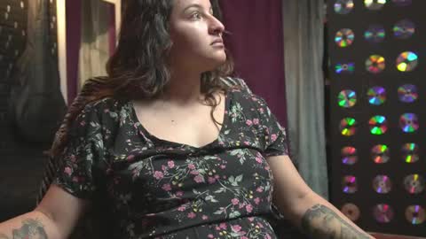 Snapshot of miadimota chatting on 10/25/25, 02:30 Mia online show from 10/25/25, 02:30