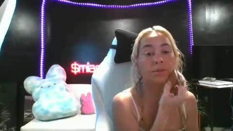 miaellababy online show from 10/27/25, 12:47