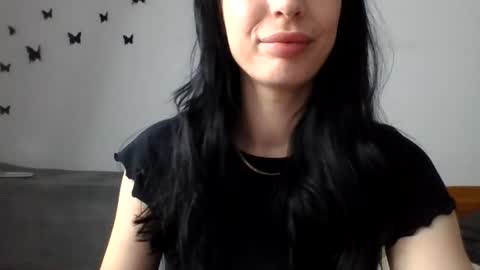 Mia online show from 06/12/26, 10:08