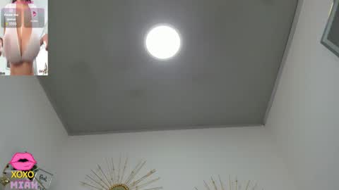 Miah Collins online show from 12/16/25, 07:52