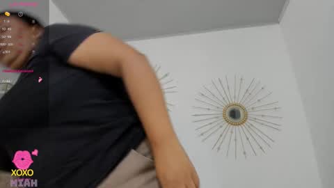 Miah Collins online show from 12/22/25, 07:33